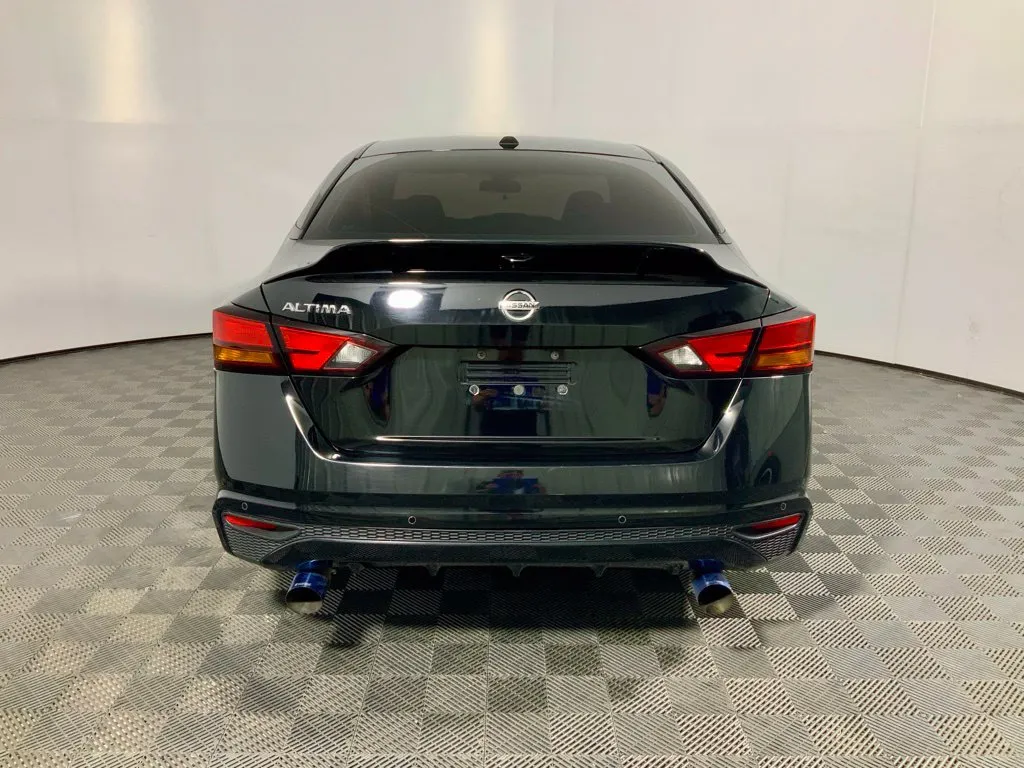 Nissan Altima photo 13