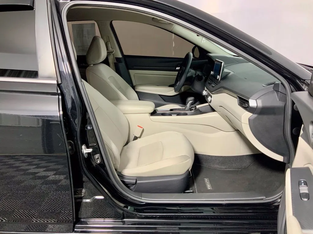 Nissan Altima photo 33