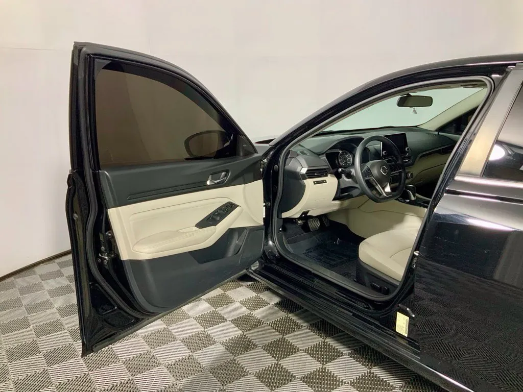 Nissan Altima photo 18