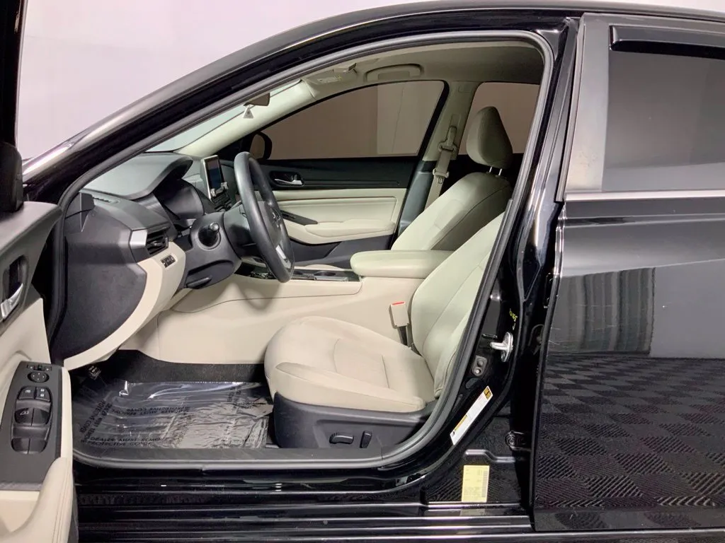 Nissan Altima photo 19