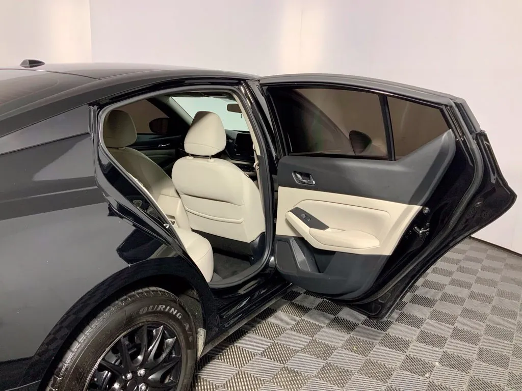 Nissan Altima photo 30