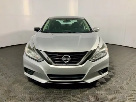 More photos of 2018 Nissan Altima 2.5 SV at Don Wood Ford Lincoln, OH