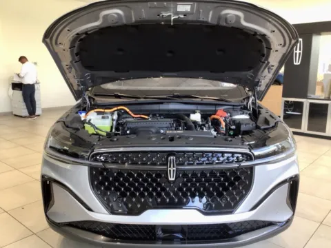 More photos of 2025 Lincoln Nautilus Premiere at Don Wood Ford Lincoln, OH