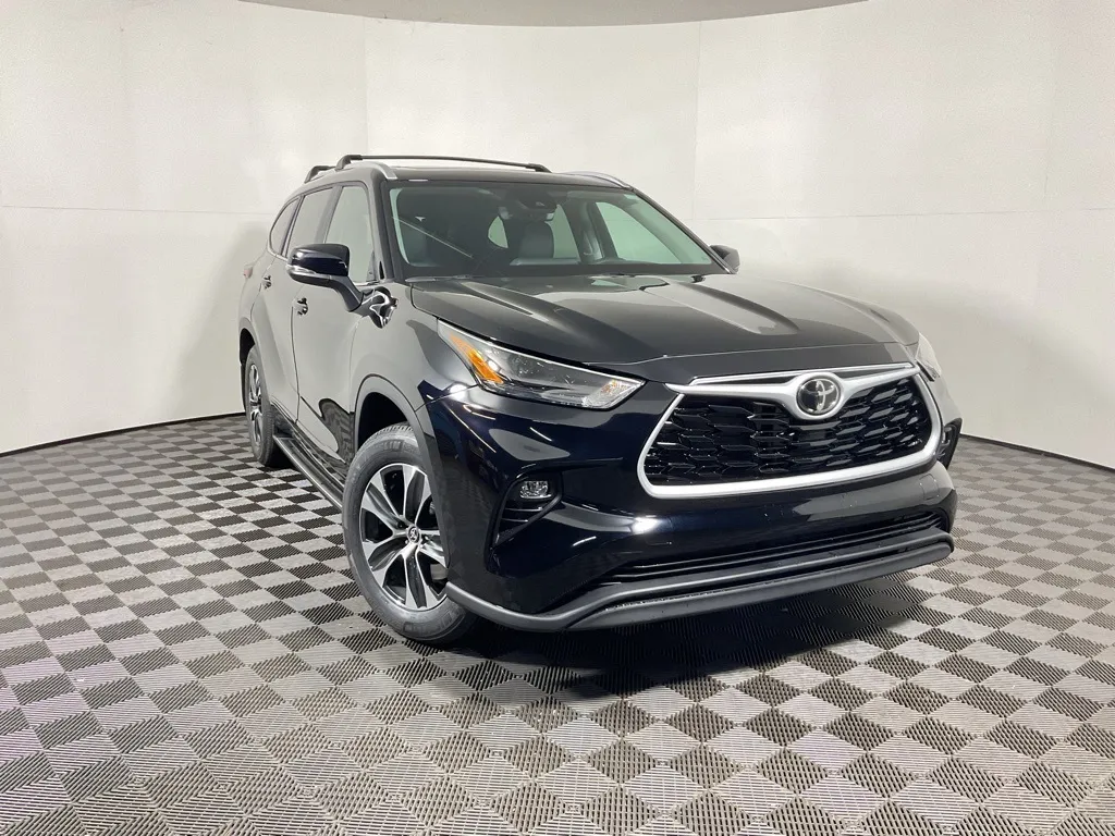 2026 Toyota Highlander XLE for sale in Athens, OH