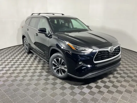 More photos of 2026 Toyota Highlander XLE at Don Wood Toyota, OH