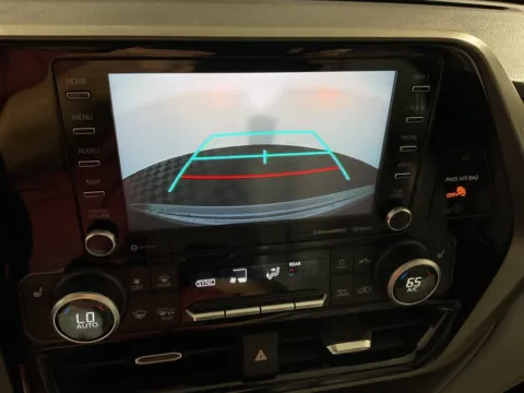 More photos of 2021 Toyota Highlander XLE at Don Wood Toyota, OH