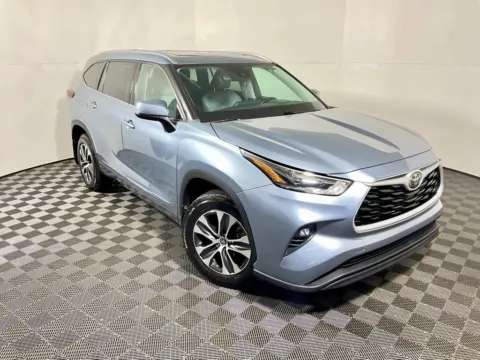 More photos of 2021 Toyota Highlander XLE at Don Wood Toyota, OH