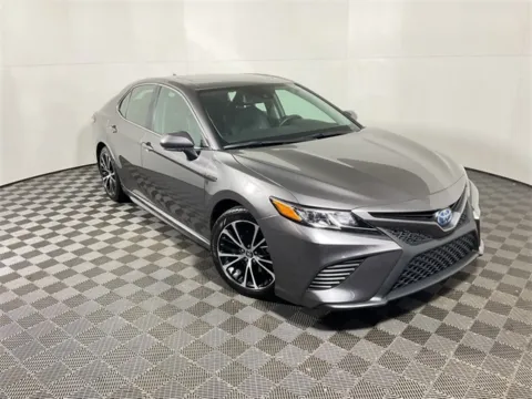 More photos of 2020 Toyota Camry Hybrid SE at Don Wood Toyota, OH