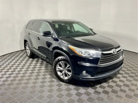 More photos of 2015 Toyota Highlander XLE V6 at Don Wood Toyota, OH