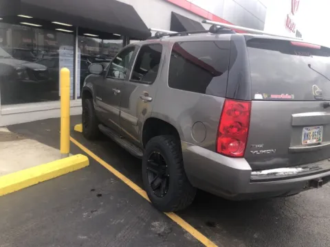 More photos of 2008 GMC Yukon SLE at Don Wood Toyota, OH