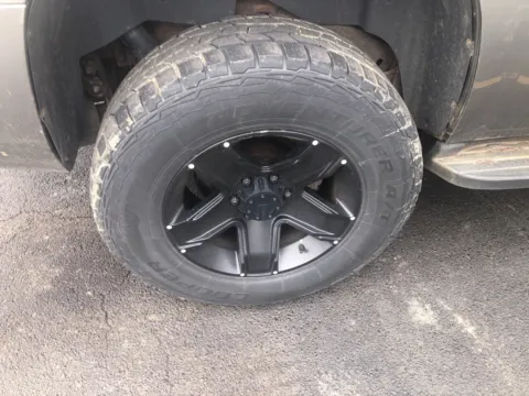 More photos of 2008 GMC Yukon SLE at Don Wood Toyota, OH