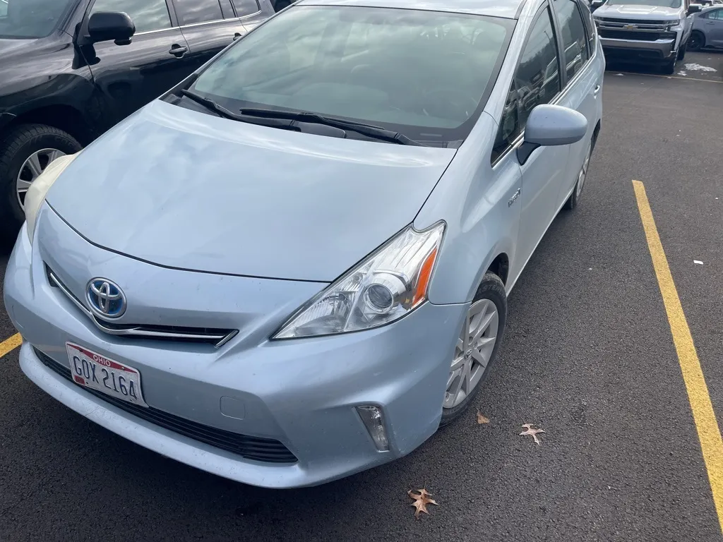 2014 Toyota Prius v Five