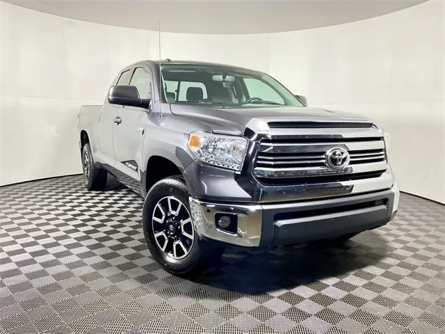 2017 Toyota Tundra SR5's photo