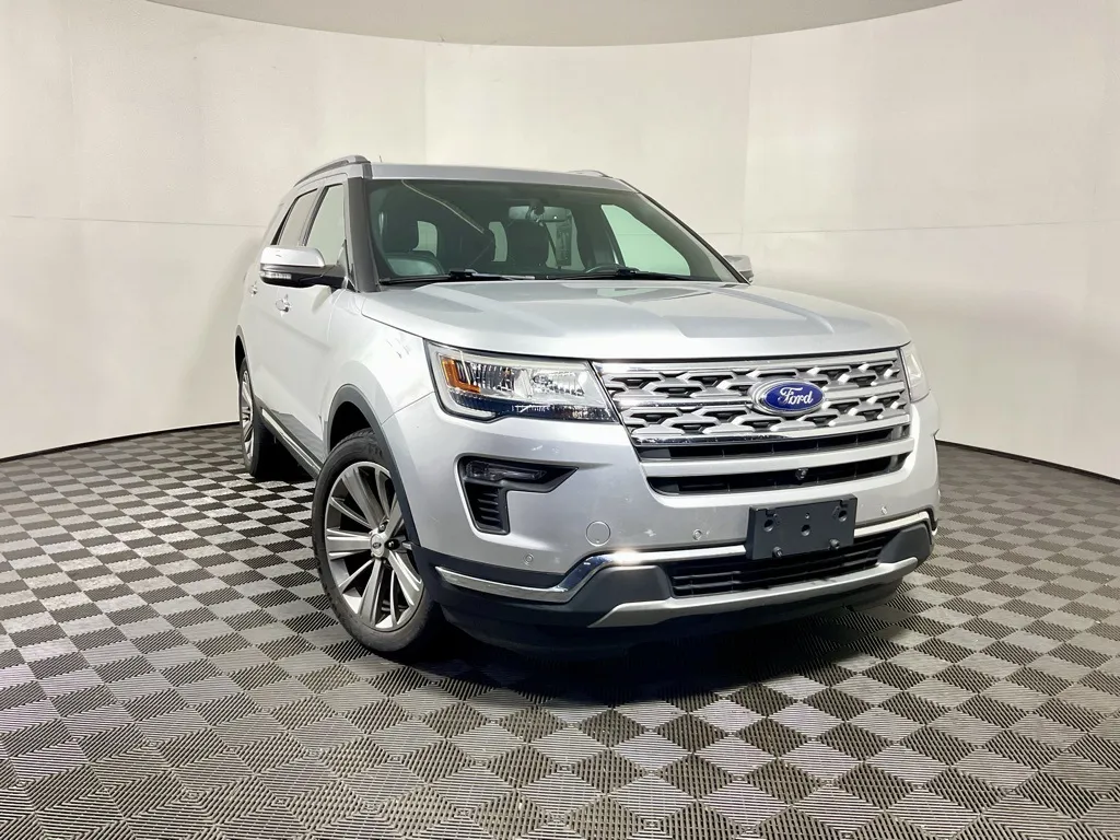 Silver 2018 Ford Explorer Limited for sale in Athens, OH