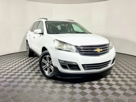White 2017 Chevrolet Traverse LT for sale in Athens, OH