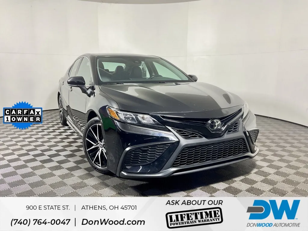 Black 2022 Toyota Camry SE for sale in Athens, OH
