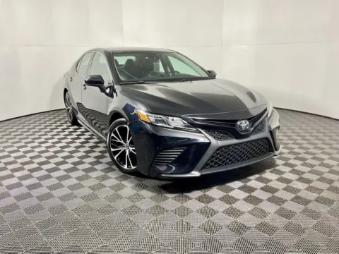 Black 2019 Toyota Camry SE for sale in Athens, OH