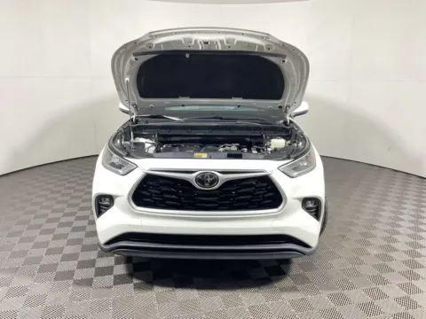 More photos of 2020 Toyota Highlander LE at Don Wood Toyota, OH