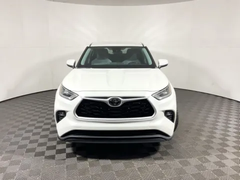 More photos of 2020 Toyota Highlander LE at Don Wood Toyota, OH