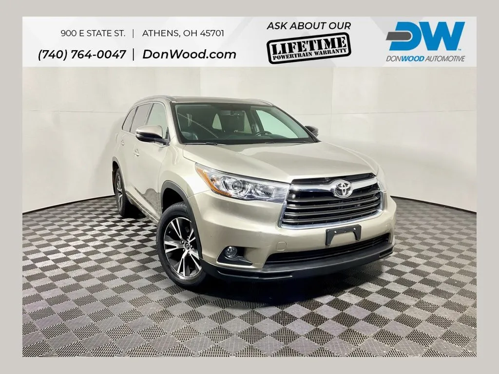 Beige 2016 Toyota Highlander XLE V6 for sale in Athens, OH