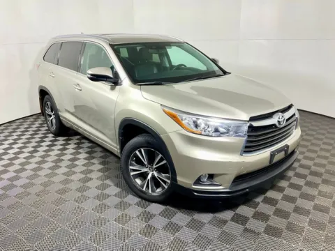 More photos of 2016 Toyota Highlander XLE V6 at Don Wood Toyota, OH