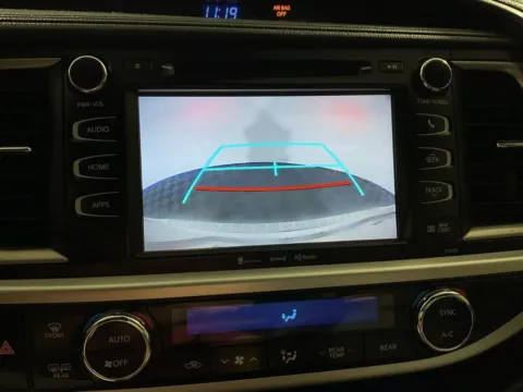 More photos of 2019 Toyota Highlander XLE at Don Wood Toyota, OH