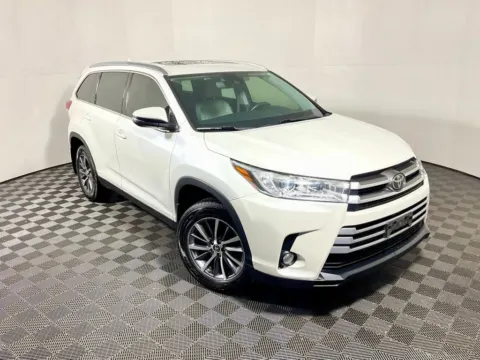 More photos of 2019 Toyota Highlander XLE at Don Wood Toyota, OH