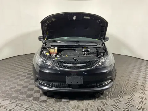 More photos of 2021 Chrysler Voyager LXI at Don Wood Toyota, OH