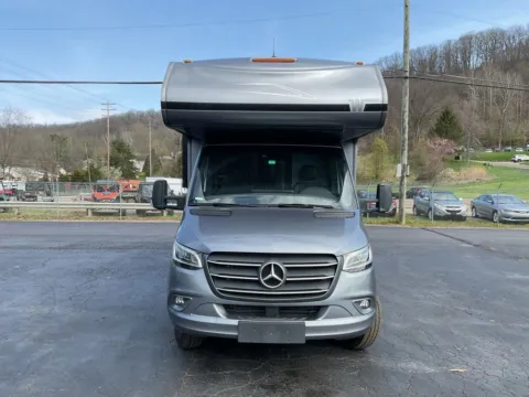 More photos of 2021 Mercedes Sprinter Winnebago at Don Wood Toyota, OH