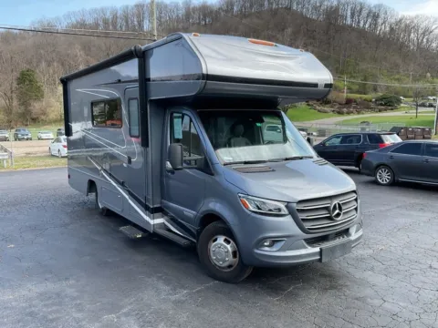 More photos of 2021 Mercedes Sprinter Winnebago at Don Wood Toyota, OH