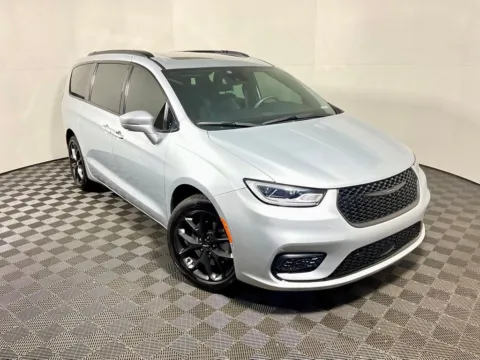 More photos of 2022 Chrysler Pacifica Touring L at Don Wood Toyota, OH