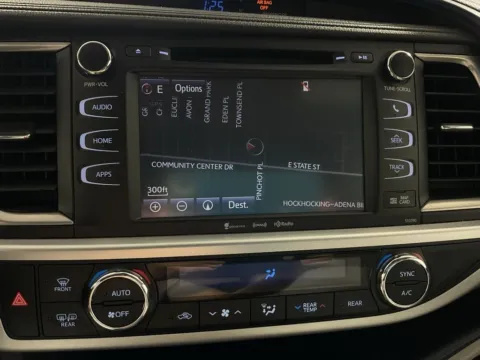 More photos of 2019 Toyota Highlander SE at Don Wood Toyota, OH