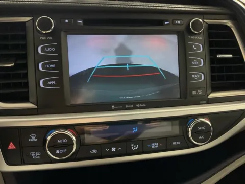 More photos of 2019 Toyota Highlander SE at Don Wood Toyota, OH