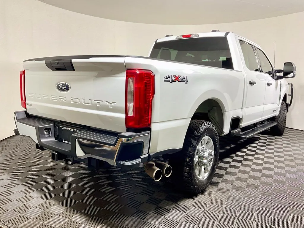 Ford F350SD photo 14