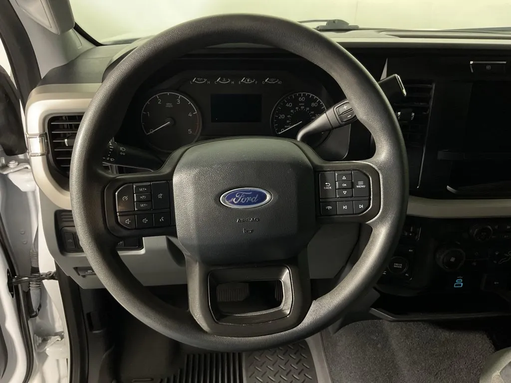 Ford F350SD photo 22