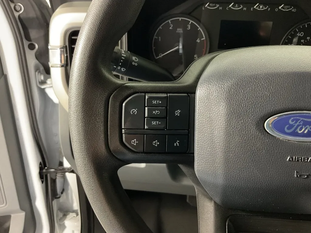 Ford F350SD photo 24