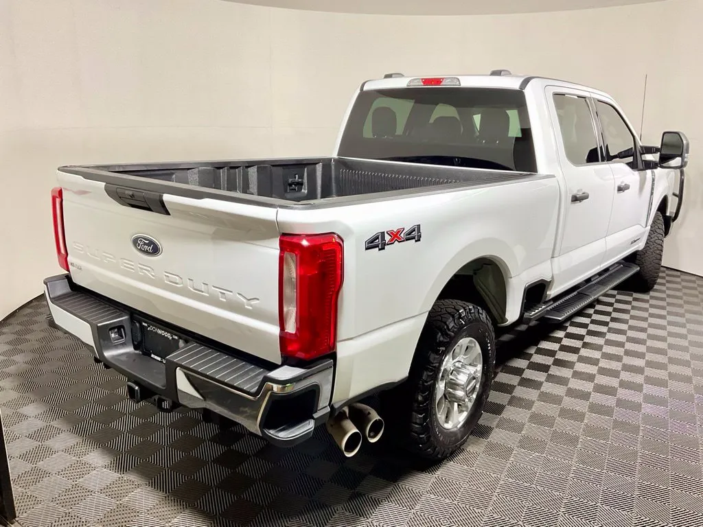 Ford F350SD photo 15
