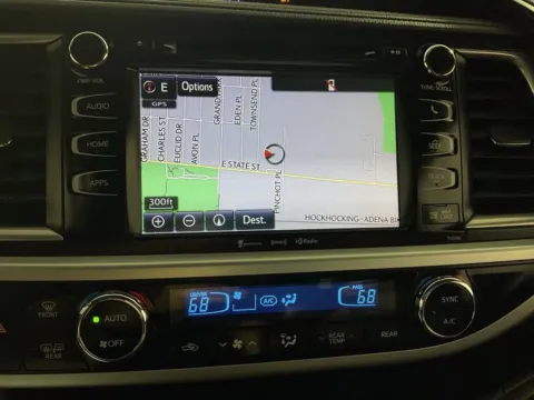 More photos of 2019 Toyota Highlander SE at Don Wood Toyota, OH