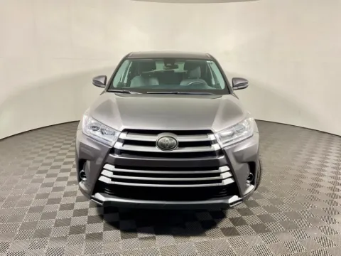 More photos of 2018 Toyota Highlander LE at Don Wood Toyota, OH