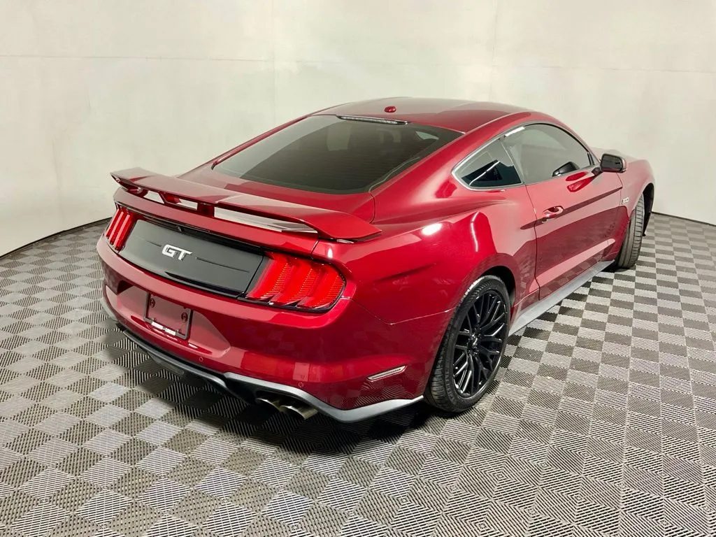 Ford Mustang photo 16