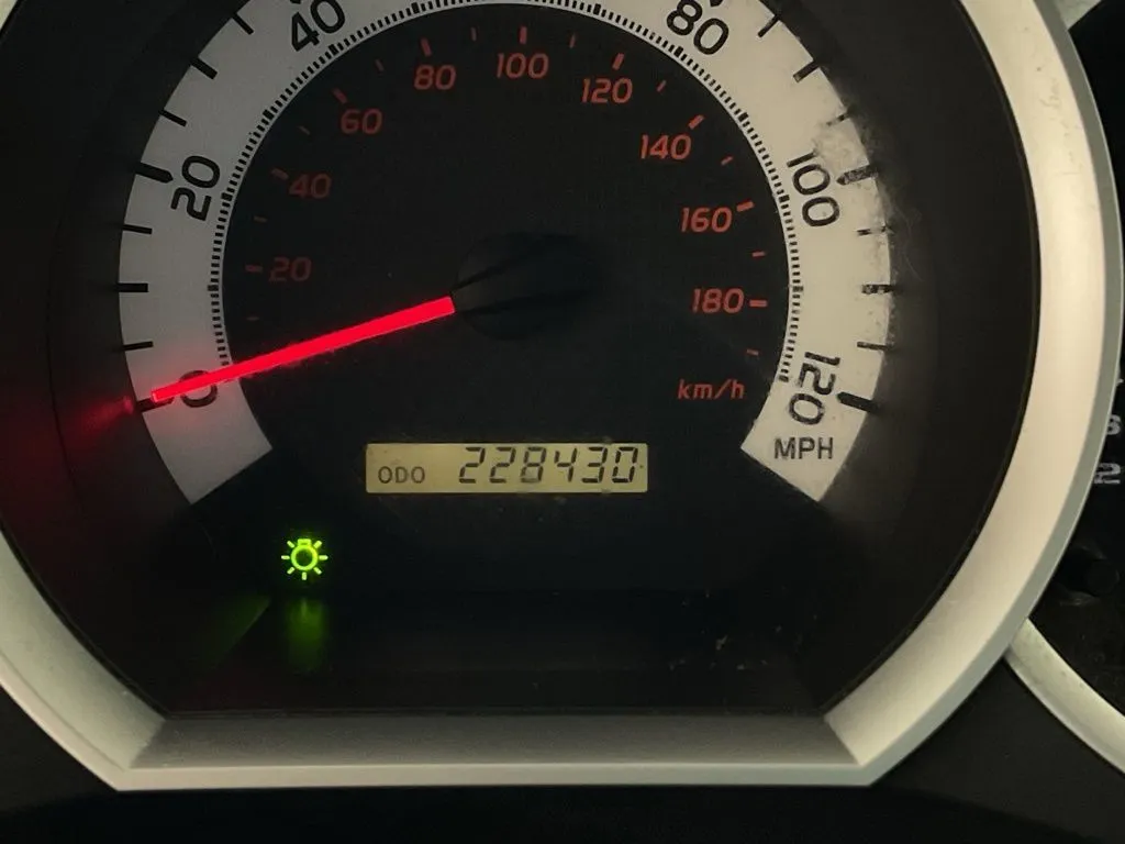 Toyota Tacoma photo 31
