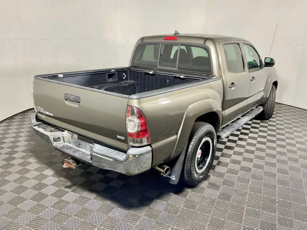 Toyota Tacoma photo 14