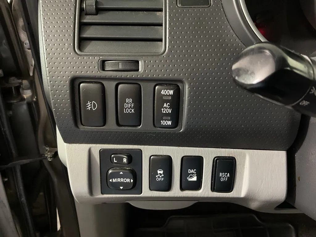 Toyota Tacoma photo 22