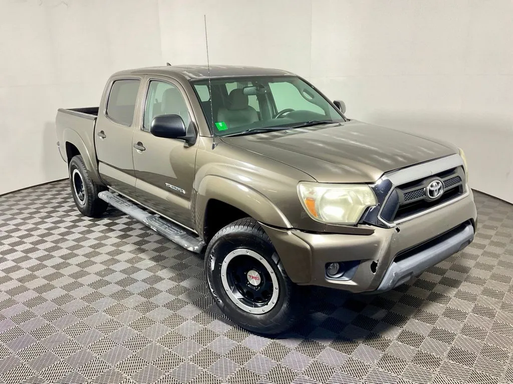 Toyota Tacoma photo 3