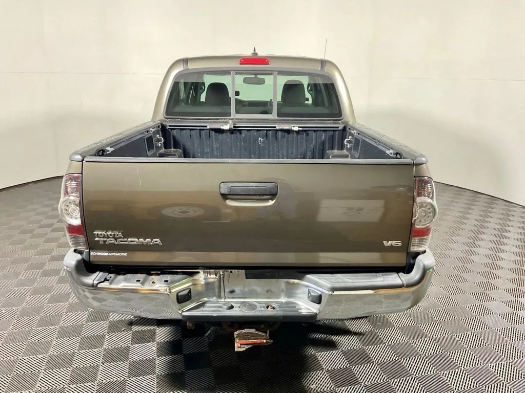 Toyota Tacoma photo 11