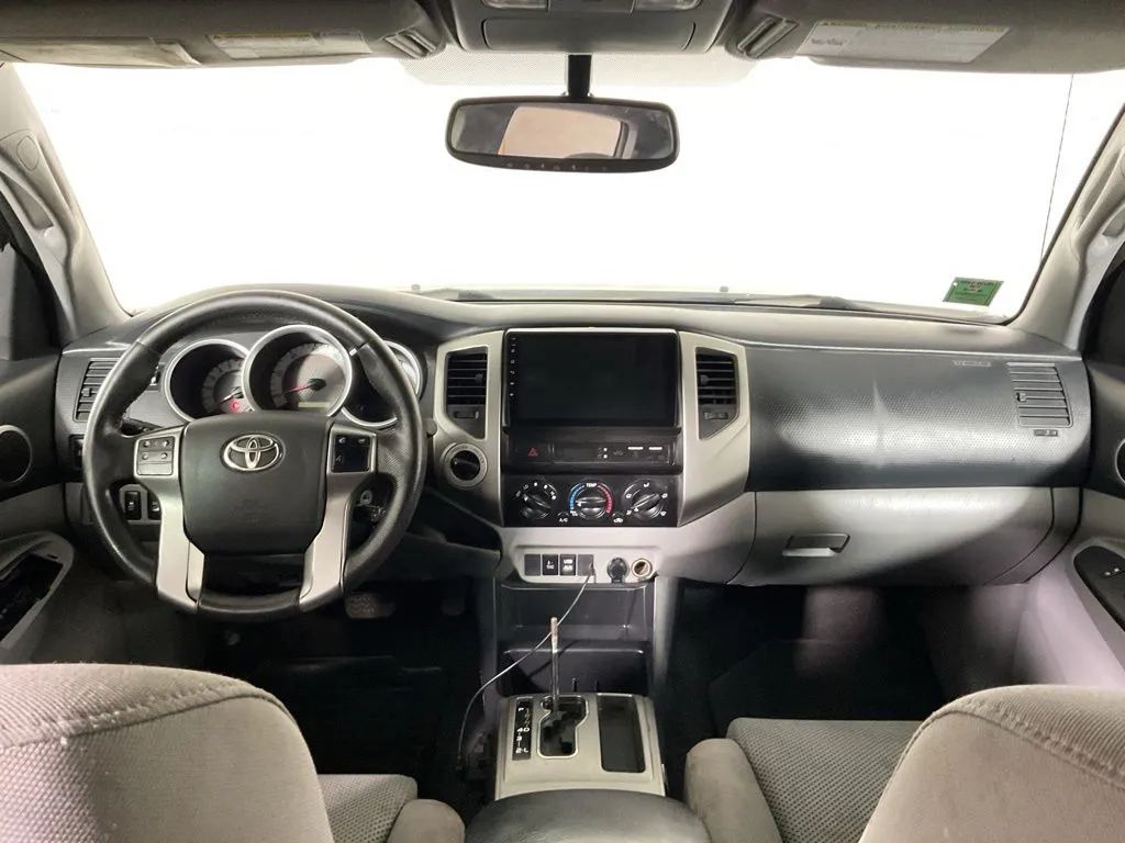 Toyota Tacoma photo 17