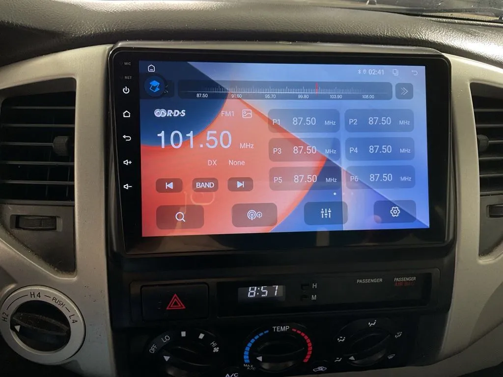 Toyota Tacoma photo 18