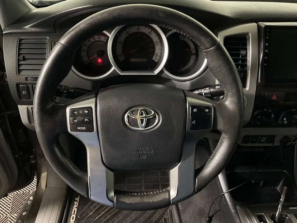 Toyota Tacoma photo 19