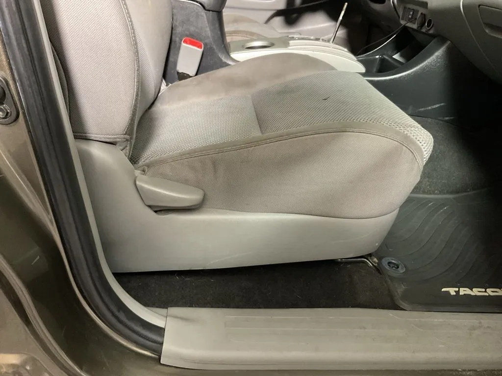 Toyota Tacoma photo 27