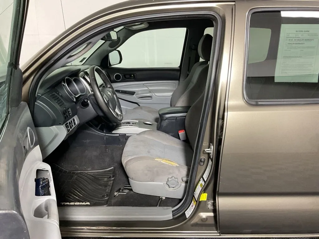 Toyota Tacoma photo 16